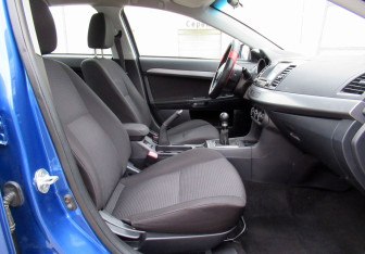 Подержанный автомобиль Mitsubishi Lancer Sedan 2010 года (12 фото)