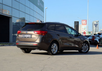Подержанный автомобиль Kia Ceed Wagon 2017 года (5 фото)