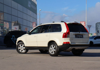 Подержанный автомобиль Volvo XC90 2010 года (7 фото)