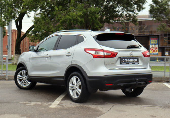 Подержанный автомобиль Nissan Qashqai 2017 года (7 фото)