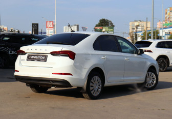 Подержанный автомобиль Skoda Rapid Liftback 2021 года (5 фото)