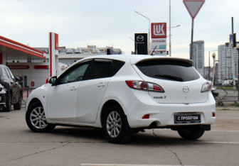 Подержанный автомобиль Mazda 3 Hatchback 2012 года (7 фото)