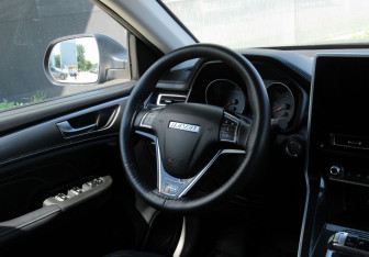 Подержанный автомобиль Haval M6 2023 года (13 фото)