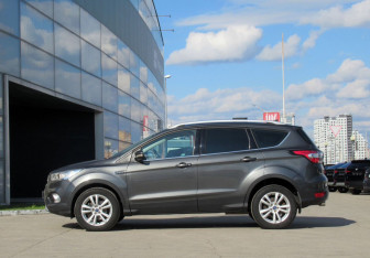 Подержанный автомобиль Ford Kuga 2017 года (8 фото)