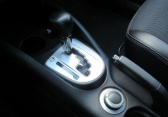 Подержанный автомобиль Citroen C-Crosser 2011 года (17 фото)