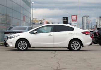 Подержанный автомобиль Kia Cerato Sedan 2018 года (8 фото)