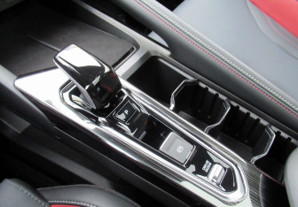 Подержанный автомобиль Geely Coolray 2023 года (19 фото)