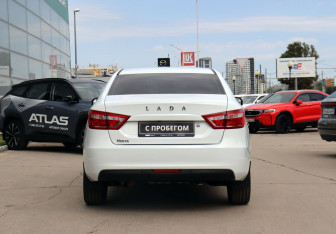 Подержанный автомобиль LADA (ВАЗ) Vesta Sedan 2016 года (6 фото)