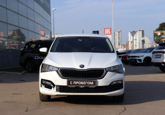 Подержанный автомобиль Skoda Rapid Liftback 2021 года (2 фото)