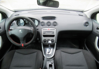 Подержанный автомобиль Peugeot 308 Hatchback 2011 года (13 фото)