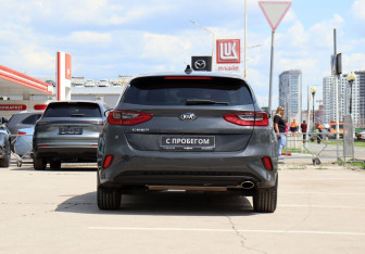 Подержанный автомобиль Kia Ceed Hatchback 2019 года (6 фото)