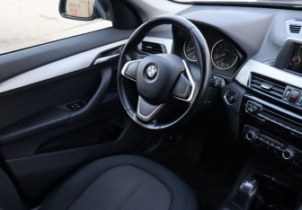 Подержанный автомобиль BMW X1 2016 года (18 фото)