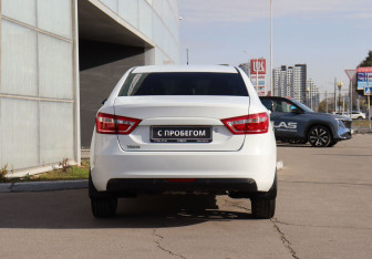 Подержанный автомобиль LADA (ВАЗ) Vesta Sedan 2015 года (6 фото)