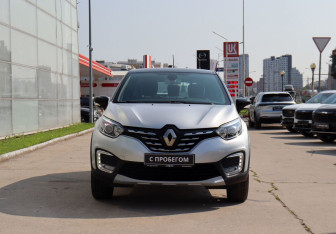 Подержанный автомобиль Renault Kaptur 2020 года (2 фото)