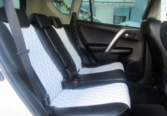 Подержанный автомобиль Toyota RAV4 2017 года (11 фото)