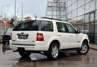 Подержанный автомобиль Ford Explorer 2008 года (5 фото)