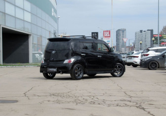 Подержанный автомобиль Toyota bB Compactvan 2011 года (5 фото)