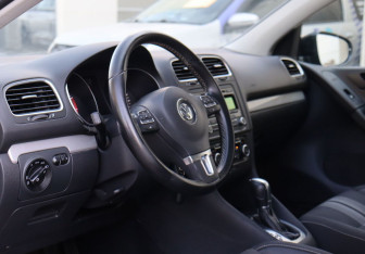 Подержанный автомобиль Volkswagen Golf Hatchback 2012 года (17 фото)