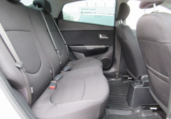 Подержанный автомобиль Kia Rio Sedan 2016 года (10 фото)