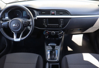 Подержанный автомобиль Kia Rio Hatchback 2020 года (18 фото)