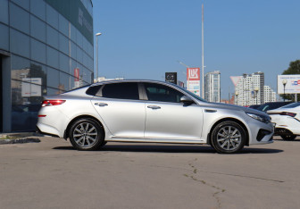 Подержанный автомобиль Kia Optima Sedan 2019 года (4 фото)