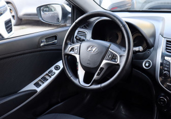Подержанный автомобиль Hyundai Solaris Sedan 2011 года (12 фото)