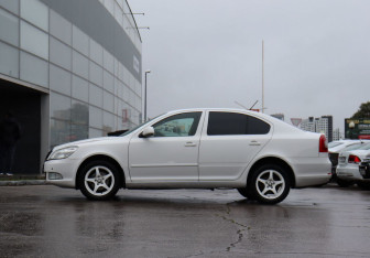 Подержанный автомобиль Skoda Octavia Liftback 2011 года (8 фото)