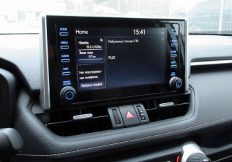 Подержанный автомобиль Toyota RAV4 2021 года (16 фото)