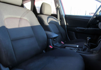 Подержанный автомобиль Mazda 3 Hatchback 2006 года (11 фото)