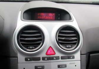 Подержанный автомобиль Opel Corsa 2011 года (14 фото)