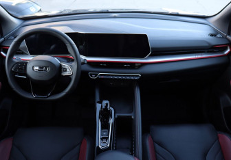 Подержанный автомобиль Geely Coolray 2024 года (13 фото)