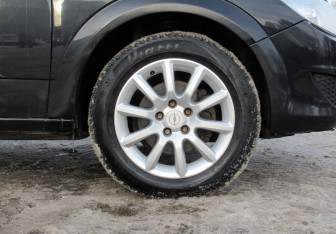 Подержанный автомобиль Opel Astra Wagon 2012 года (9 фото)