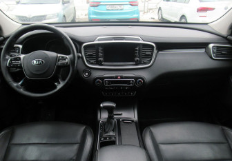 Подержанный автомобиль Kia Sorento 2018 года (14 фото)