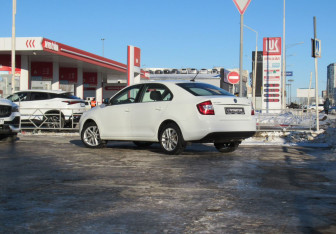 Подержанный автомобиль Skoda Rapid Liftback 2018 года (7 фото)