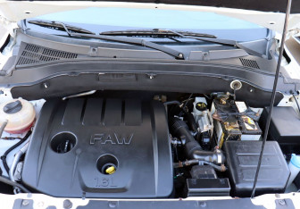 Подержанный автомобиль FAW Besturn X40 2019 года (10 фото)