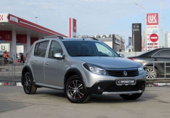 Подержанный автомобиль Renault Sandero 2014 года (3 фото)