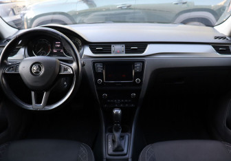 Подержанный автомобиль Skoda Rapid Liftback 2018 года (15 фото)