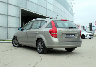 Подержанный автомобиль Kia Ceed Wagon 2011 года (7 фото)