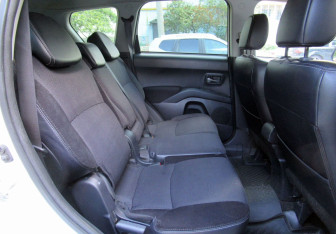 Подержанный автомобиль Citroen C-Crosser 2011 года (10 фото)