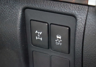 Подержанный автомобиль Toyota Land Cruiser Suv 2008 года (19 фото)