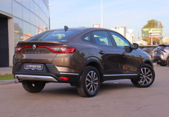 Подержанный автомобиль Renault Arkana 2021 года (4 фото)