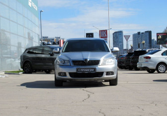 Подержанный автомобиль Skoda Octavia Liftback 2010 года (2 фото)