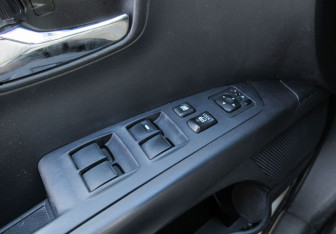 Подержанный автомобиль Citroen C-Crosser 2011 года (13 фото)