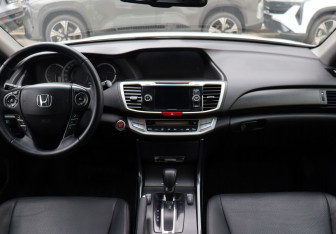 Подержанный автомобиль Honda Accord Sedan 2013 года (12 фото)