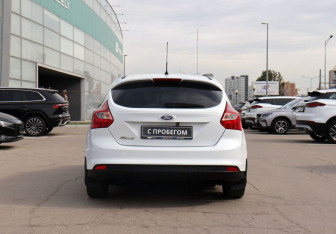 Подержанный автомобиль Ford Focus Hatchback 2012 года (6 фото)