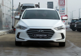 Подержанный автомобиль Hyundai Elantra Sedan 2017 года (2 фото)