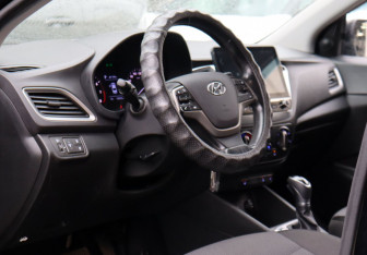 Подержанный автомобиль Hyundai Solaris Sedan 2017 года (14 фото)