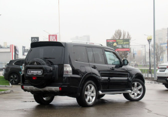 Подержанный автомобиль Mitsubishi Pajero 2008 года (5 фото)