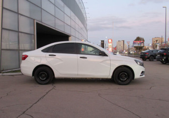 Подержанный автомобиль LADA (ВАЗ) Vesta Sedan 2016 года (3 фото)