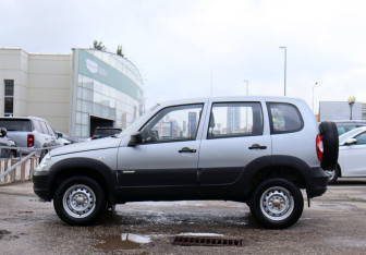 Подержанный автомобиль Chevrolet Niva 2013 года (7 фото)